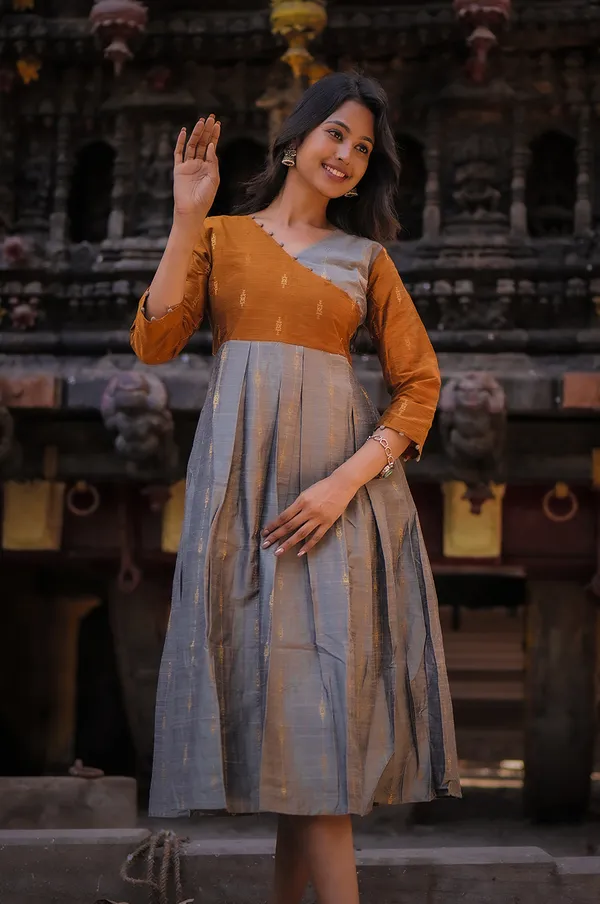 Temple_Grace_Charm_Dual_Tone_Slub_Silk_Cotton_Kurti
