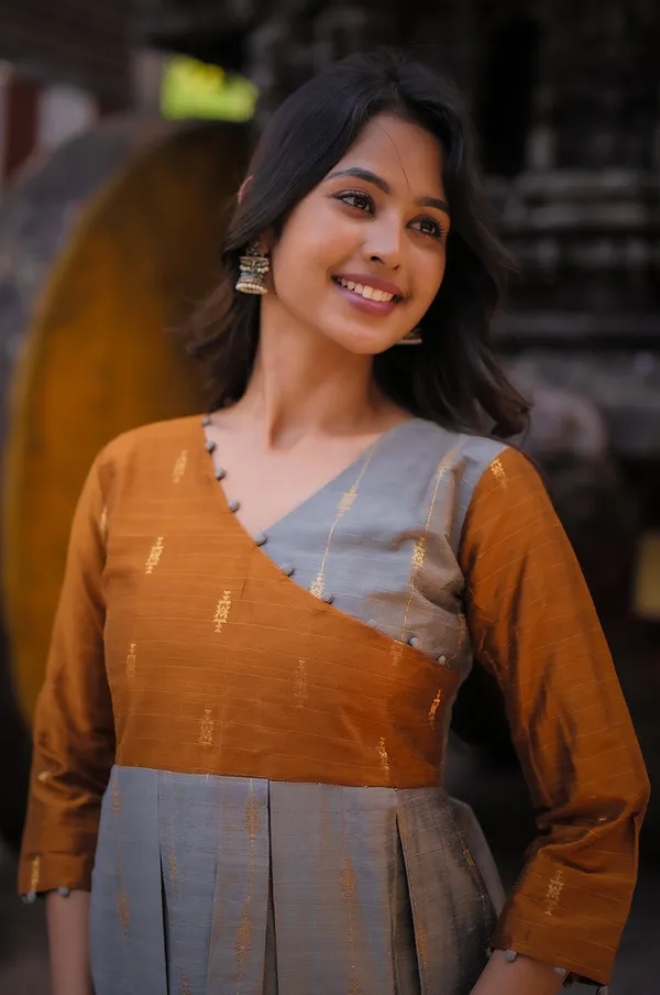 Temple_Grace_Charm_Dual_Tone_Slub_Silk_Cotton_Kurti