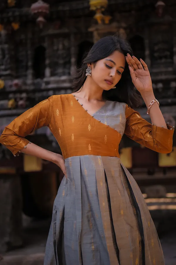 Temple_Grace_Charm_Dual_Tone_Slub_Silk_Cotton_Kurti