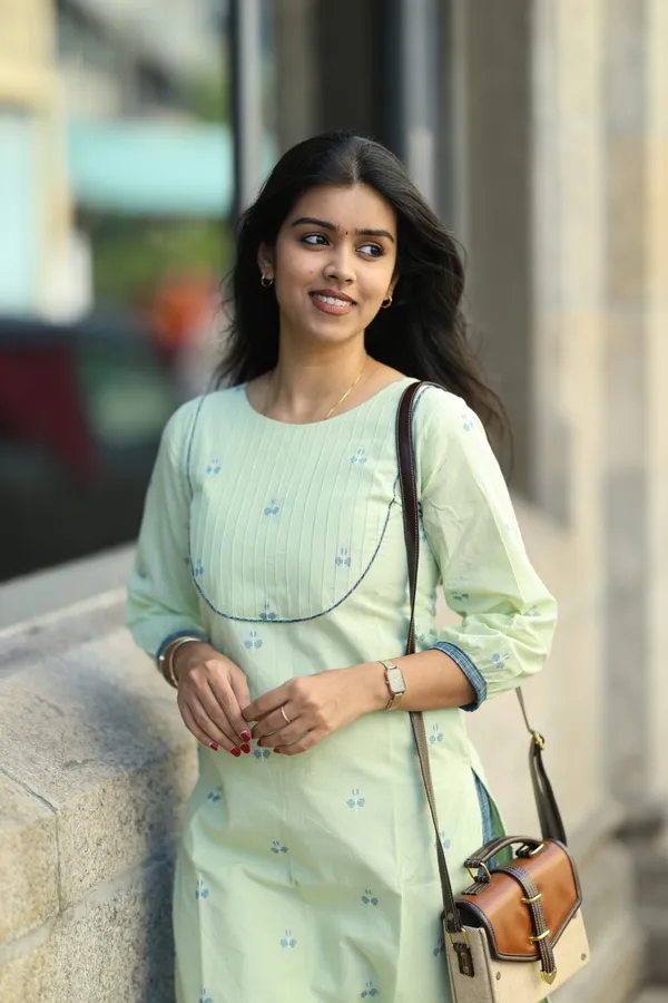 Pastel_Green_Pin_Tucked_Cotton_Kurti_With_Blue_Contrast_Pants_Elegant_Everyday_Wear