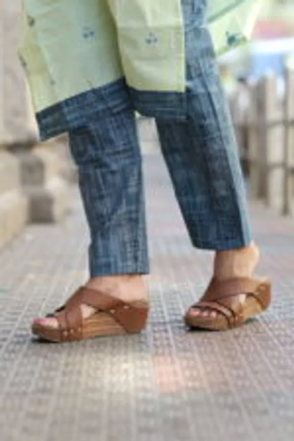 Pastel_Green_Pin_Tucked_Cotton_Kurti_With_Blue_Contrast_Pants_Elegant_Everyday_Wear