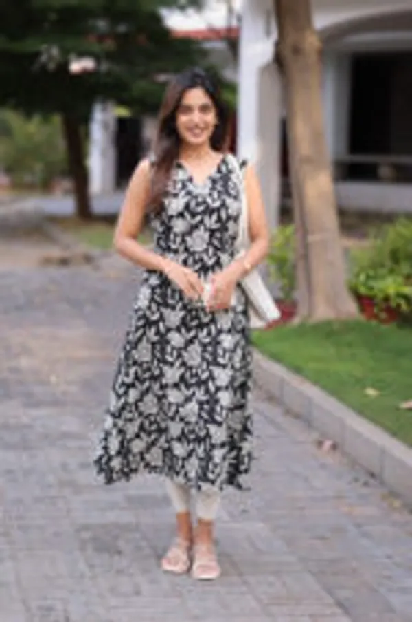 Bloom_Noir_Jaipur_Cotton_Sleeveless_A_Line_Frock