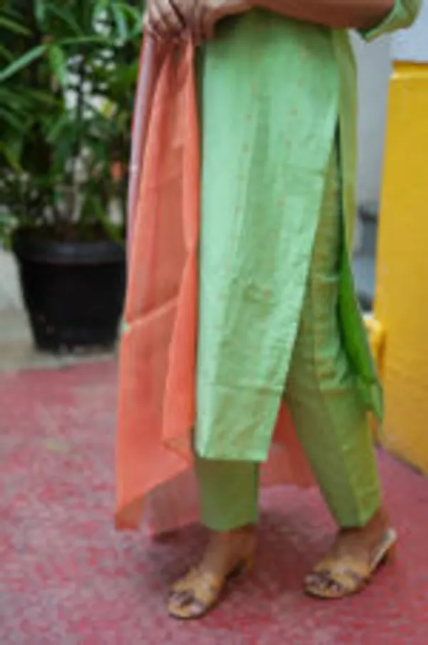 Mint_Coral_Bloom_Raw_Silk_Kurti_Set_With_Peach_Lotus_Dupatta