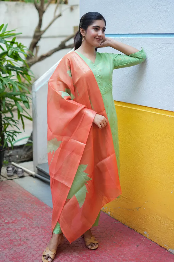 Mint_Coral_Bloom_Raw_Silk_Kurti_Set_With_Peach_Lotus_Dupatta