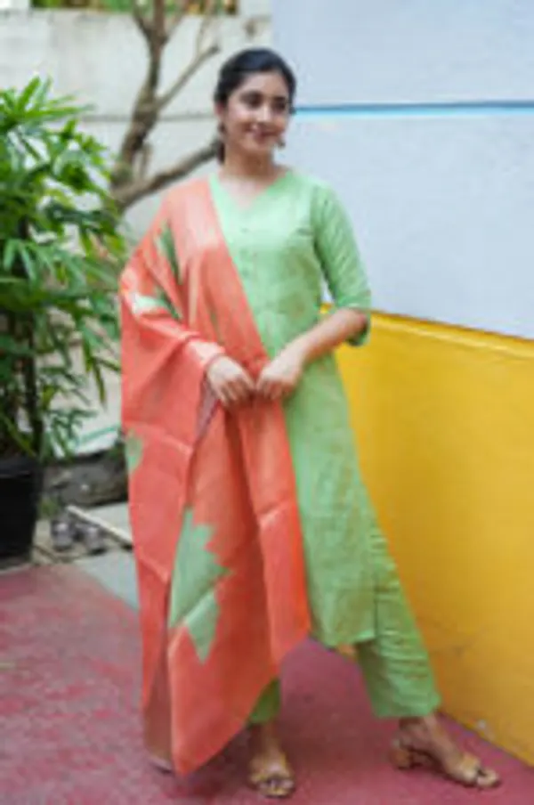 Mint_Coral_Bloom_Raw_Silk_Kurti_Set_With_Peach_Lotus_Dupatta
