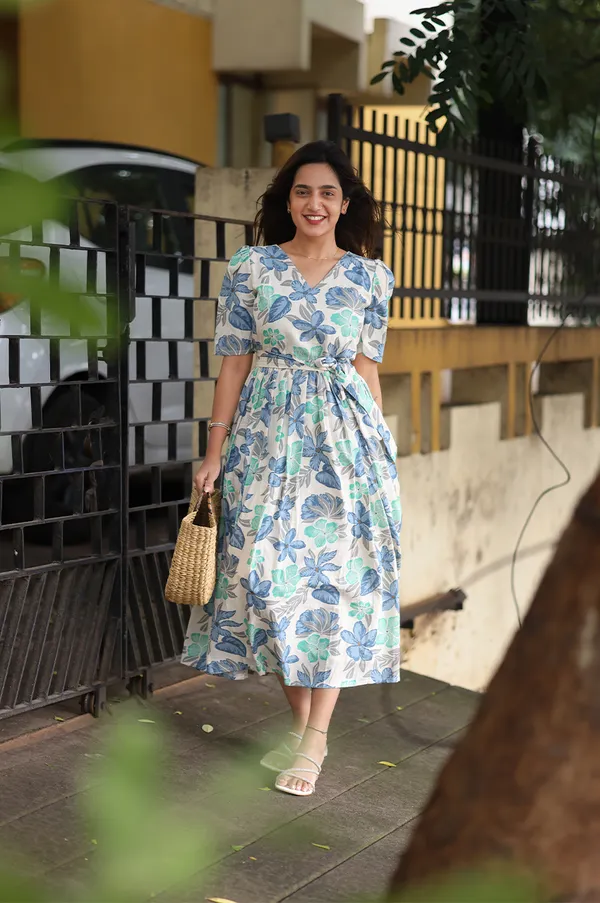 Blue_Floral_Cotton_Maxi_Dress_Breezy_Elegant_Everyday_Wear