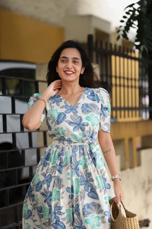 Blue_Floral_Cotton_Maxi_Dress_Breezy_Elegant_Everyday_Wear