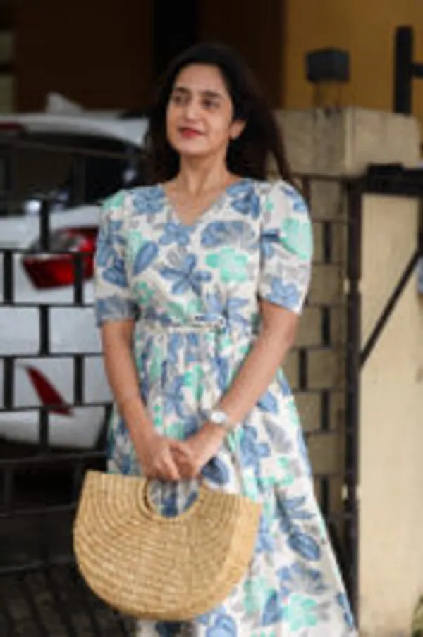 Blue_Floral_Cotton_Maxi_Dress_Breezy_Elegant_Everyday_Wear