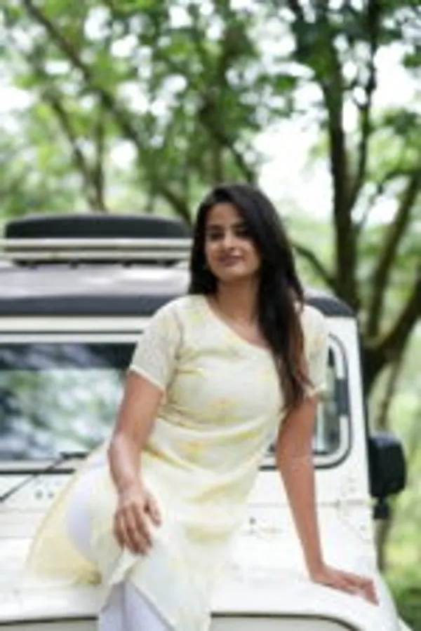 Yellow_Linen_Cotton_Kurti_With_Subtle_Floral_Prints_Everyday_Chic_Wear
