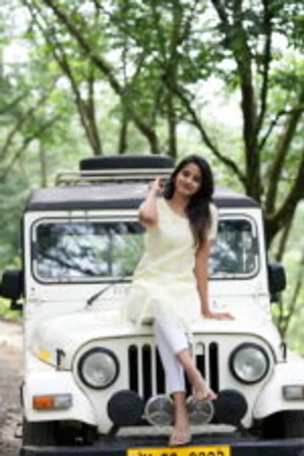 Yellow_Linen_Cotton_Kurti_With_Subtle_Floral_Prints_Everyday_Chic_Wear