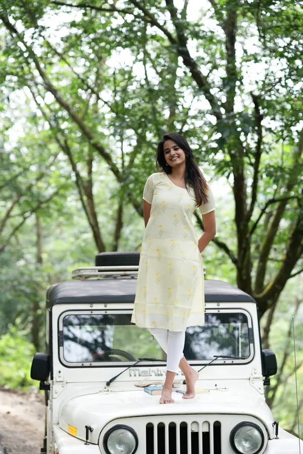 Yellow_Linen_Cotton_Kurti_With_Subtle_Floral_Prints_Everyday_Chic_Wear