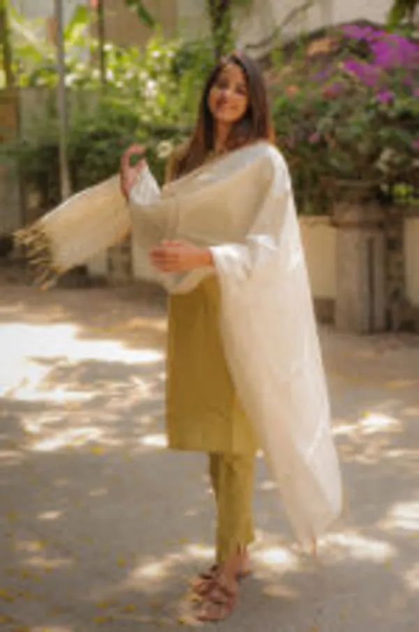 Olive_Aura_Slub_Silk_Kurti_Set_With_Ivory_Dupatta