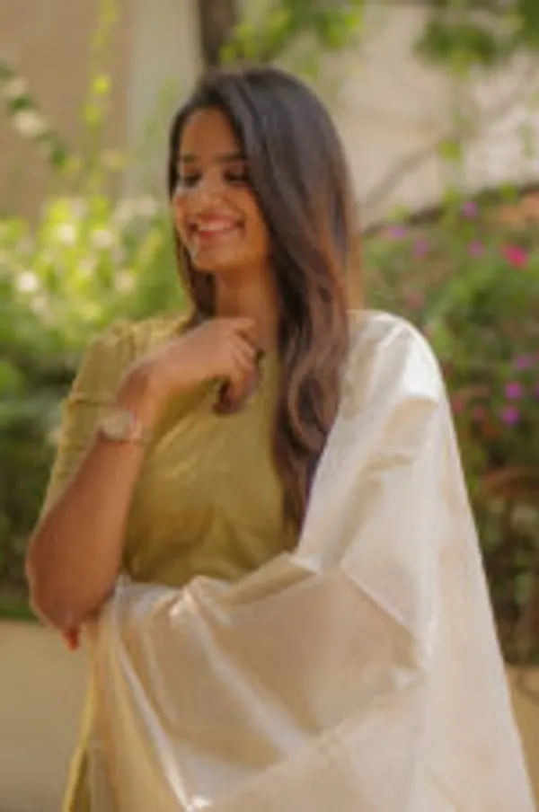 Olive_Aura_Slub_Silk_Kurti_Set_With_Ivory_Dupatta