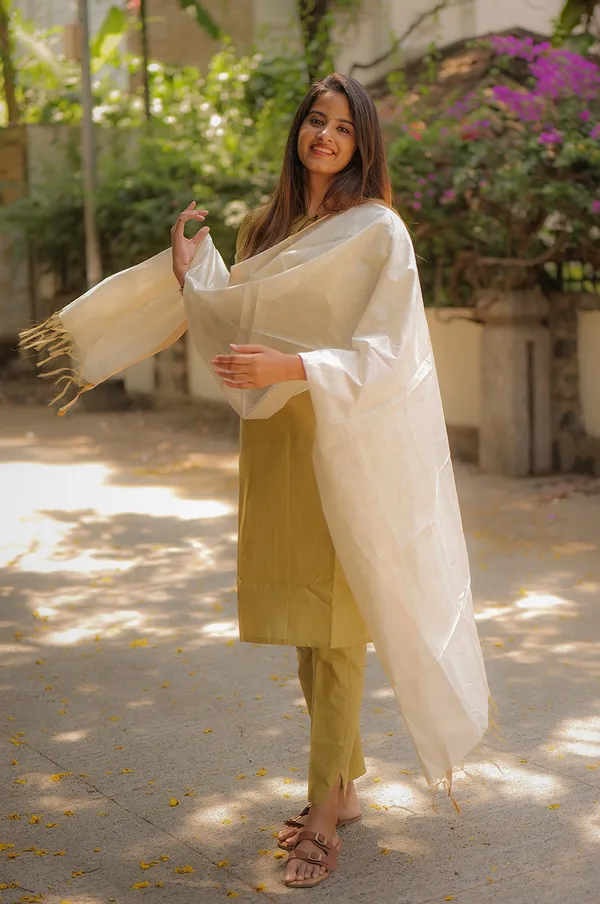Olive_Aura_Slub_Silk_Kurti_Set_With_Ivory_Dupatta