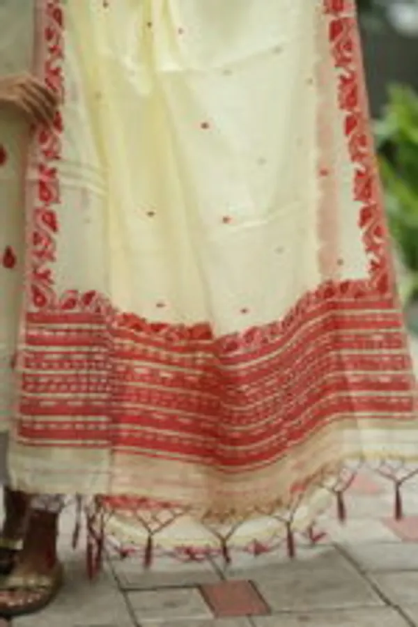 Cream_Cotton_Kurti_Top_With_Red_Threadwork_Handwoven_Dupatta_Minimal_Festive_Elegance