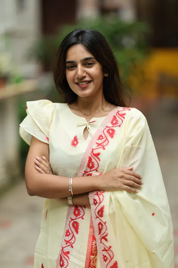 Cream_Cotton_Kurti_Top_With_Red_Threadwork_Handwoven_Dupatta_Minimal_Festive_Elegance