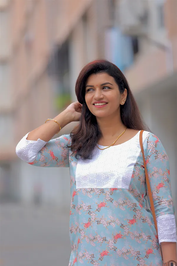 Sky_Petals_Linen_Floral_Kurti_With_White_Yoke_Soft_Touch