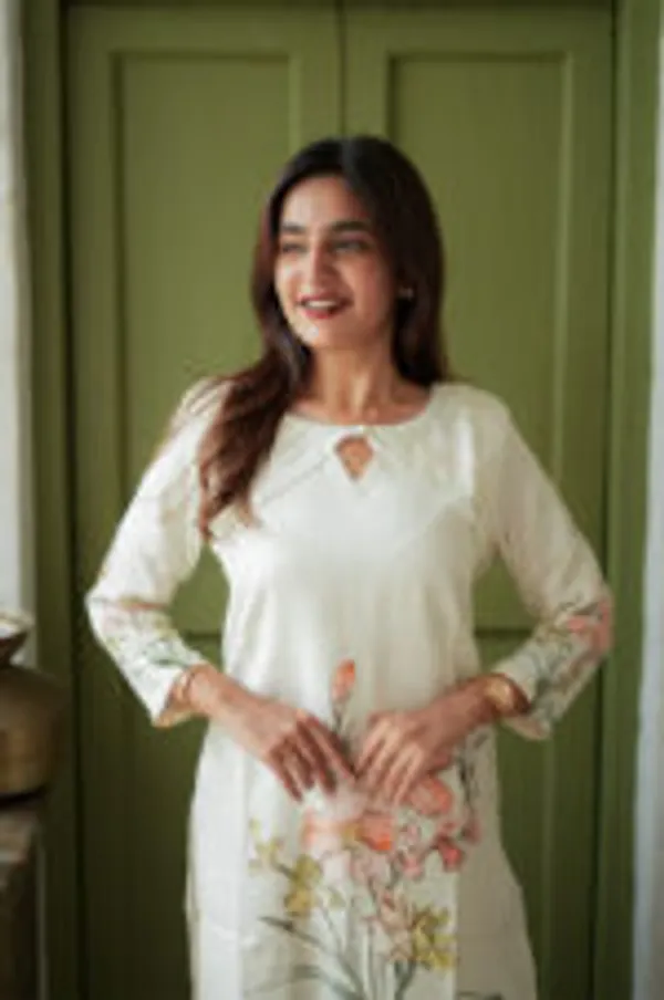 White_Blossom_Digital_Printed_Cotton_Kurti