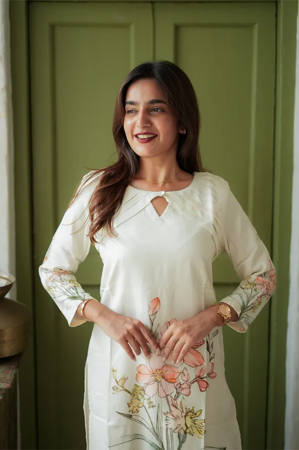 White_Blossom_Digital_Printed_Cotton_Kurti