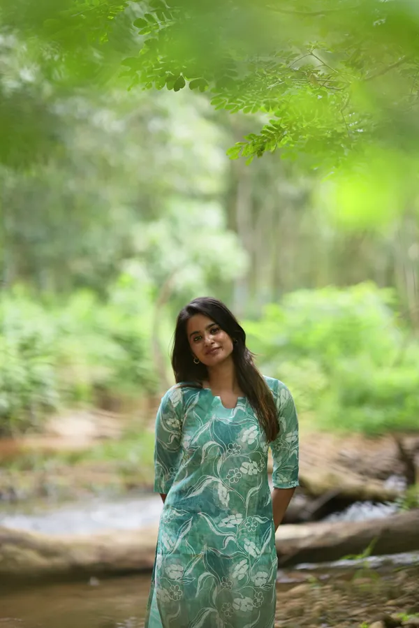 Green_Silk_Kurti_With_White_Floral_Prints_Elegant_Casual_Office_Wear