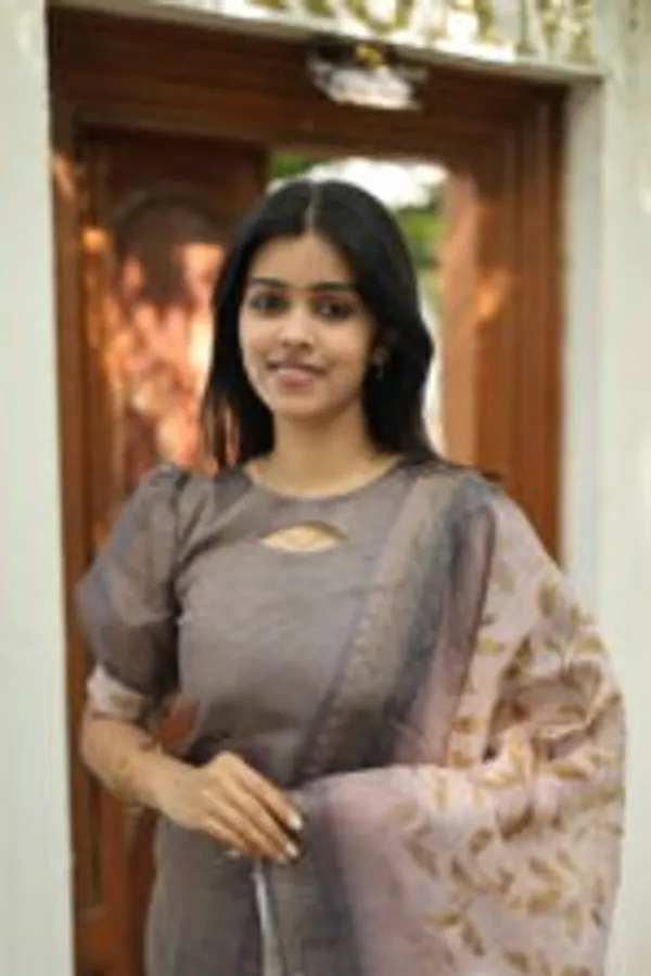 Grey_Cotton_Kurti_With_Printed_Dupatta_Elegant_Everyday