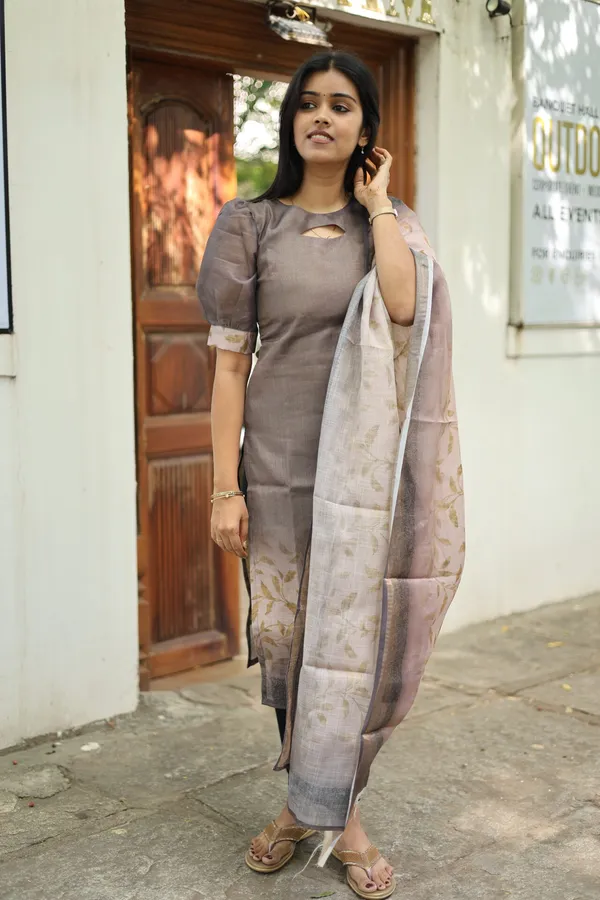 Grey_Cotton_Kurti_With_Printed_Dupatta_Elegant_Everyday