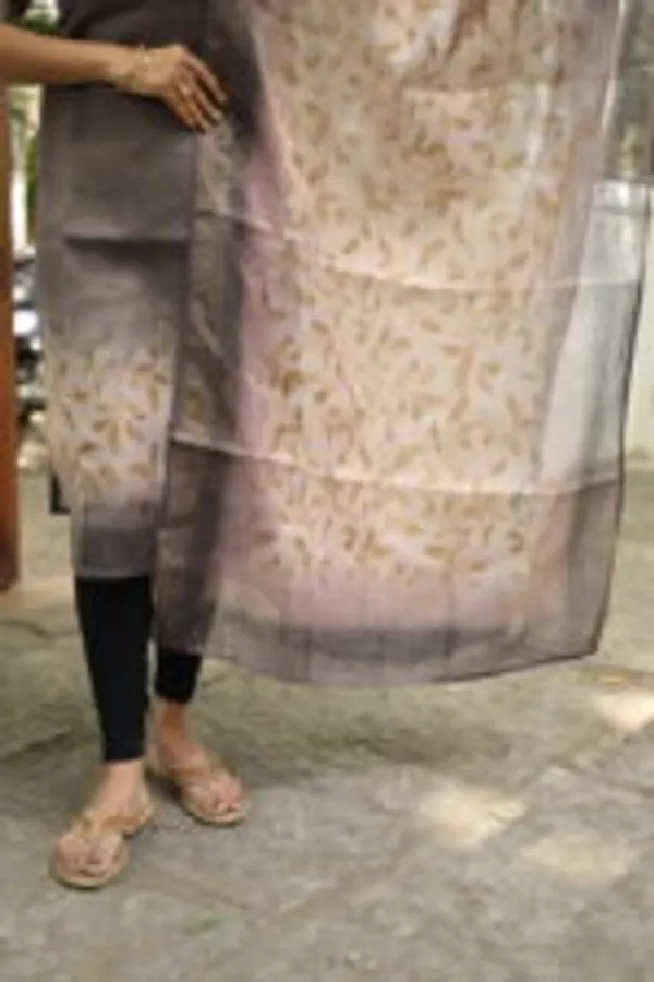 Grey_Cotton_Kurti_With_Printed_Dupatta_Elegant_Everyday
