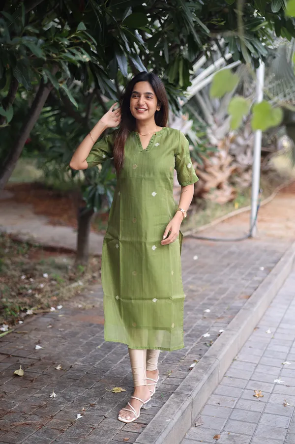 Evergreen_Grace_Silk_Cotton_Kurti_With_Subtle_Embroidery