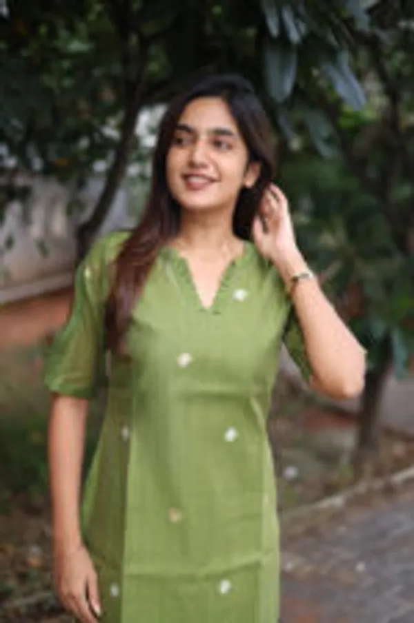 Evergreen_Grace_Silk_Cotton_Kurti_With_Subtle_Embroidery