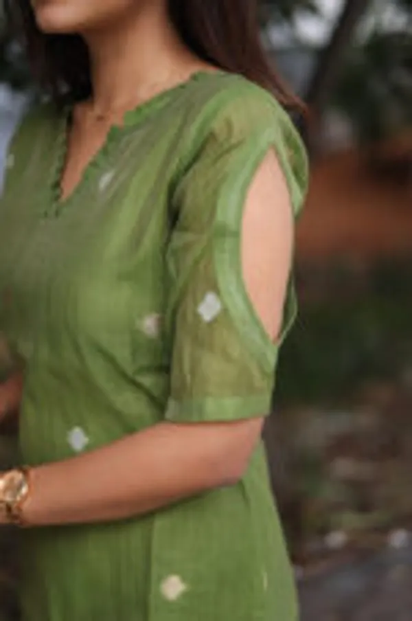 Evergreen_Grace_Silk_Cotton_Kurti_With_Subtle_Embroidery