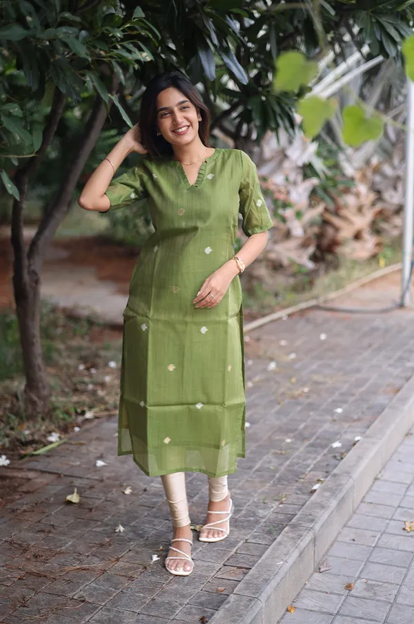 Evergreen_Grace_Silk_Cotton_Kurti_With_Subtle_Embroidery
