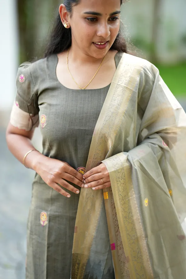 Noirweave_Kurthi_Set