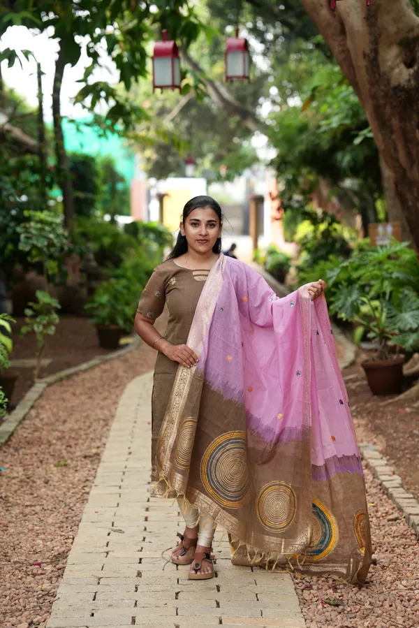 Mochaaura_Kurthi_Set