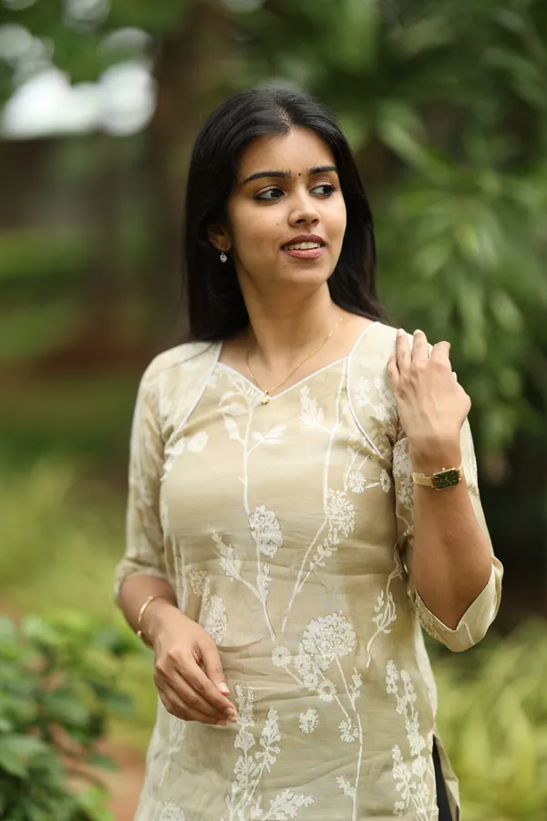 Beige_Floral_Cotton_Kurti_Elegant_Everyday_Ethnic_Wear