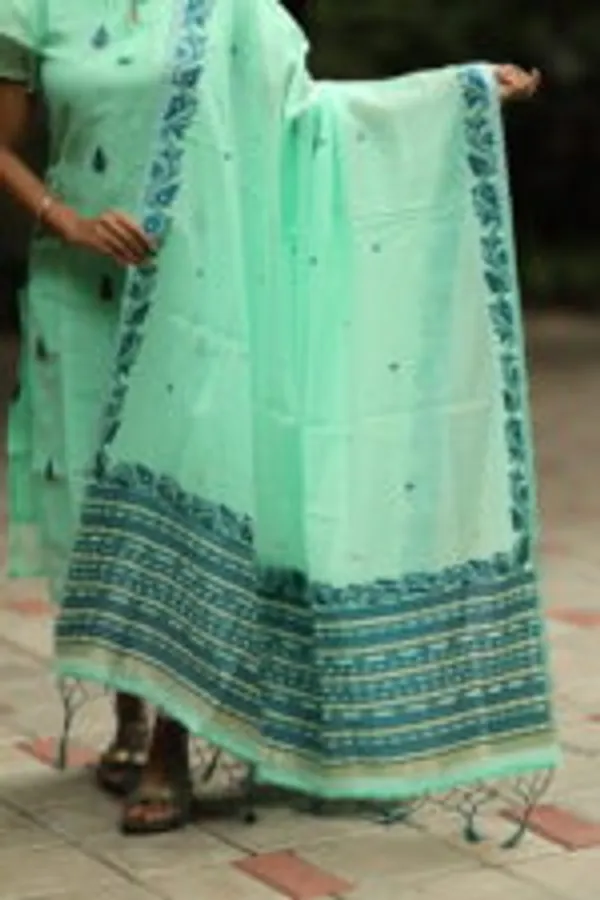 Pastel_Green_Cotton_Kurti_Top_With_Blue_Handblock_Dupatta_Elegant_Everyday_Ethnic_Wear