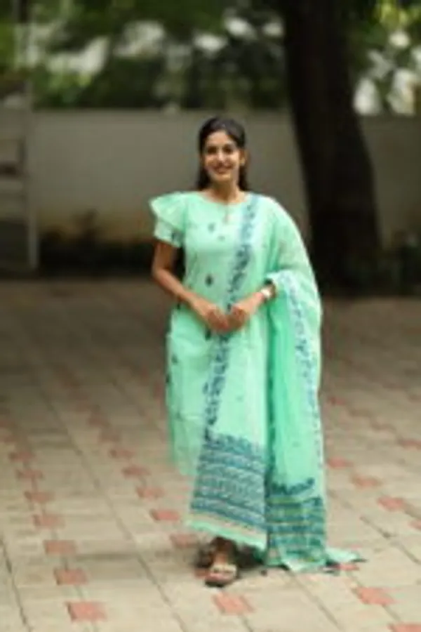 Pastel_Green_Cotton_Kurti_Top_With_Blue_Handblock_Dupatta_Elegant_Everyday_Ethnic_Wear