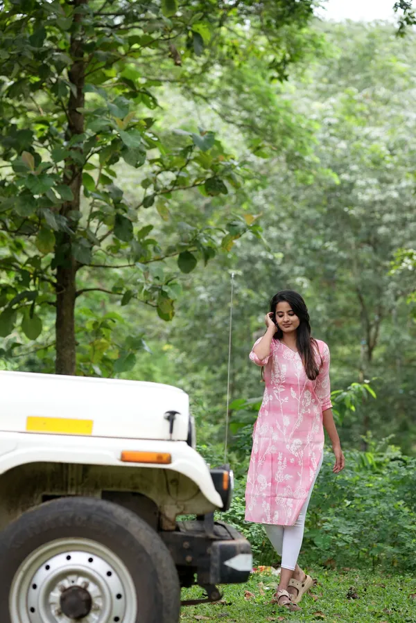 Pink_Cotton_Kurti_With_White_Floral_Print_Everyday_Comfort_Wear