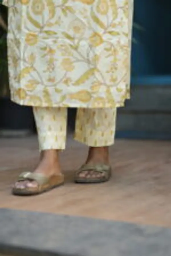 Yellow_Floral_Printed_Cotton_Sleeveless_Kurti_Top_With_Matching_Pants_Chic_Everyday_Wear