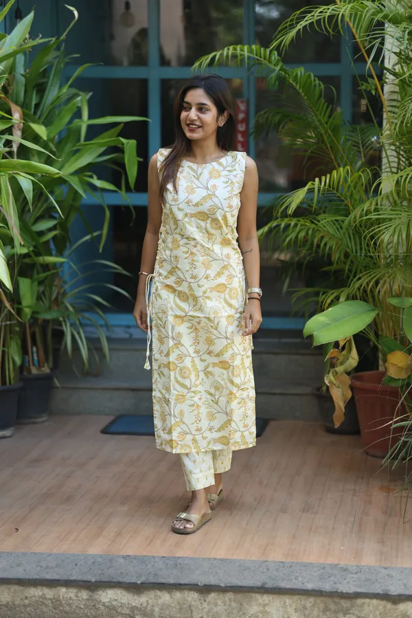 Yellow_Floral_Printed_Cotton_Sleeveless_Kurti_Top_With_Matching_Pants_Chic_Everyday_Wear