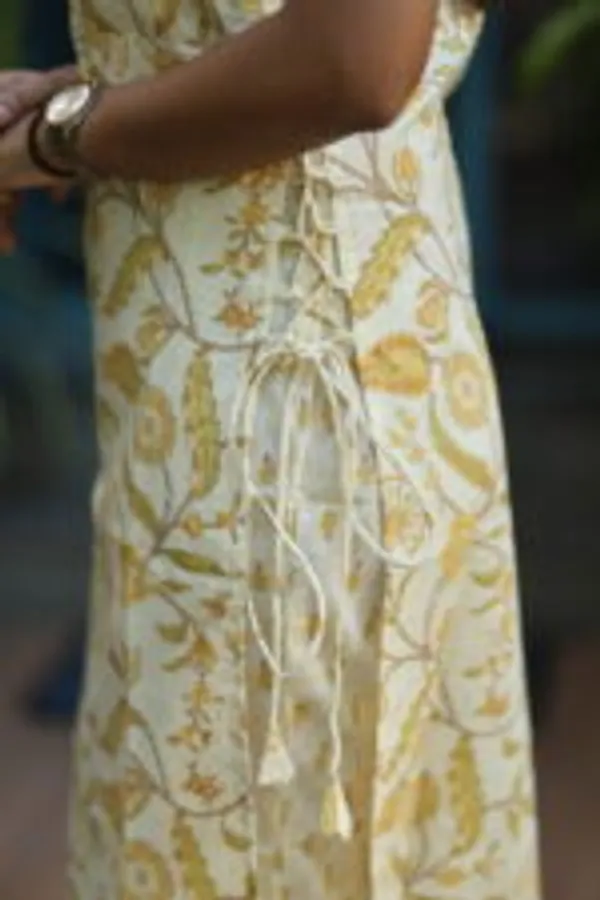 Yellow_Floral_Printed_Cotton_Sleeveless_Kurti_Top_With_Matching_Pants_Chic_Everyday_Wear