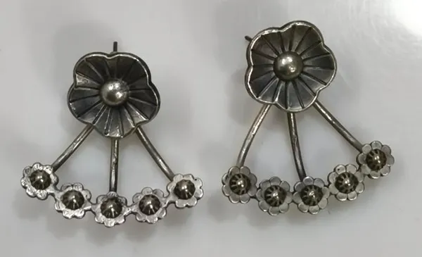 Silver_Tone_Floral_Drop_Earrings_for_Women