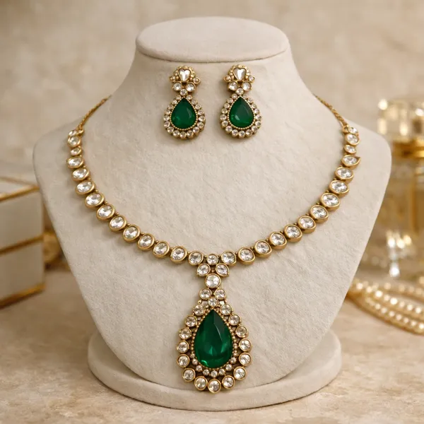 Gold_Moissanite_Kundan_Crystal_Emerald_Necklace_Set_For_Women