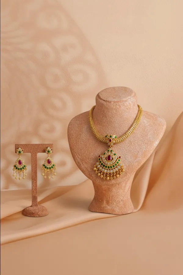 Gold_Kundan_Green_Ruby_Pendant_Necklace_For_Women