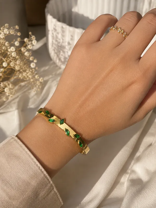 Green_Anti-Tarnish_Emerald_Stone_Leaf_Kada_Bracelet_For_Women