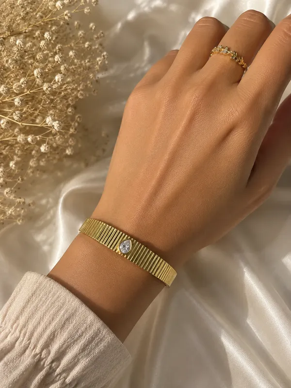 Clear_Crystal_Anti-Tarnish_Heart_Kada_Bracelet_For_Women