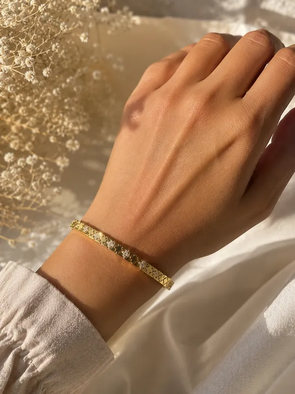 Gold_Anti-Tarnish_Star_Kada_Bracelet_For_Women