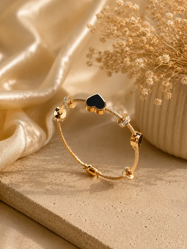 Black_Crystal_Gold-Plated_Clover_Charm_Magnet_Bangle_For_Women