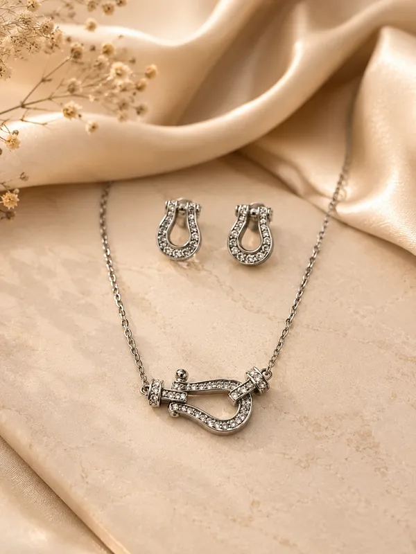 Silver_Plated_Crystal_Horseshoe_Necklace_Set_For_Women