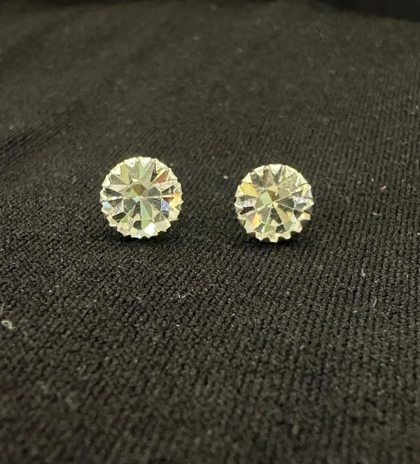 Silver-Tone_Faceted_Crystal_Stud_Earrings_For_Women