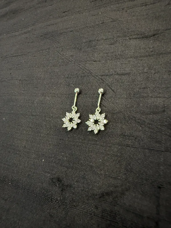 The_Bloom_925_Silver_Bugadi_Earrings_White